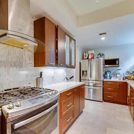 Modern Beverly Hills Townhome 5 Mi To Hollywood!